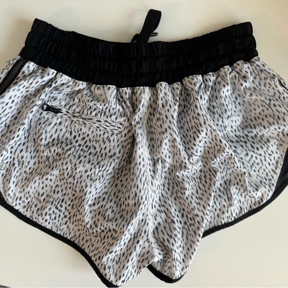 Lululemon hotty hot shorts - Picture 2 of 2